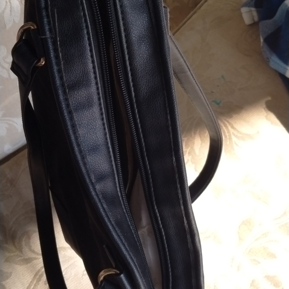 Black Juicy Couture purse and very good condition - Picture 8 of 8